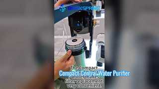 O purificador de água central compacto torna a substituição do filtro muito conveniente.