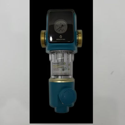 O sedimento da água filtra pre os encaixes de bronze do sistema para a casa inteira da tubulação de cobre